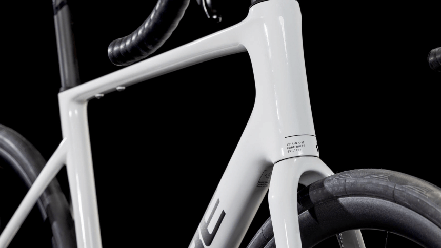 Vélo de Course Cube Attain C:62 SLX Shimano 105 Di2 2025 Vélo de Course Cube Attain C:62 SLX Shimano 105 Di2 2025