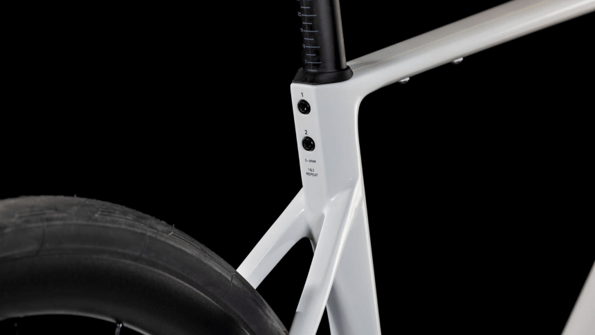 Vélo de Course Cube Attain C:62 SLX Shimano 105 Di2 2025 Vélo de Course Cube Attain C:62 SLX Shimano 105 Di2 2025