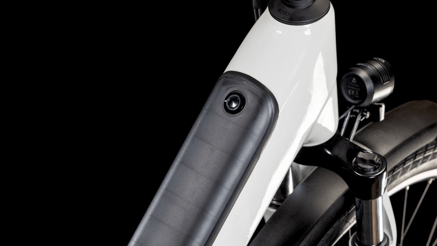 Vélo de Voyage Électrique Cube Touring Hybrid One 625 Easy Entry Shimano Cues 2025 Vélo de Voyage Électrique Cube Touring Hybrid One 625 Easy Entry Shimano Cues 2025