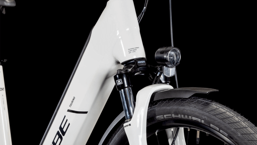 Vélo de Voyage Électrique Cube Touring Hybrid One 625 Easy Entry Shimano Cues 2025 Vélo de Voyage Électrique Cube Touring Hybrid One 625 Easy Entry Shimano Cues 2025